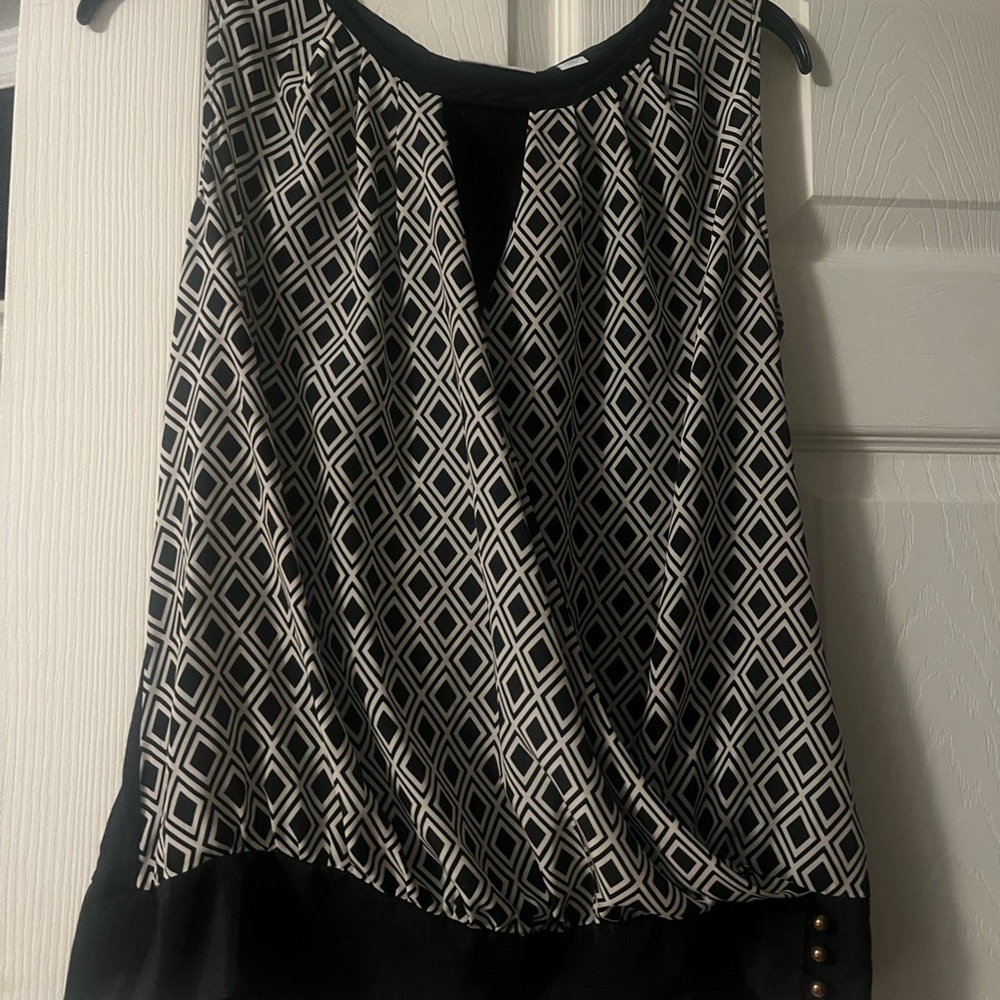 New York & Company Black and Cream Geometric Top